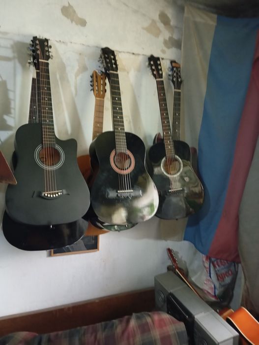 Продам гитары разные