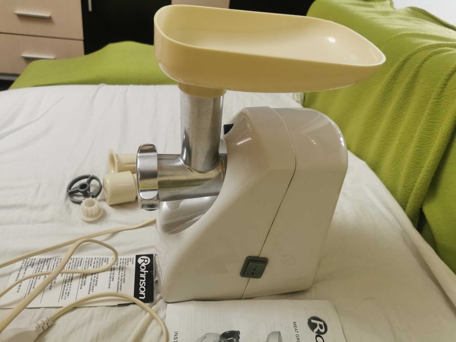 Masina de tocat Rohnson stare foarte buna cu accesorii