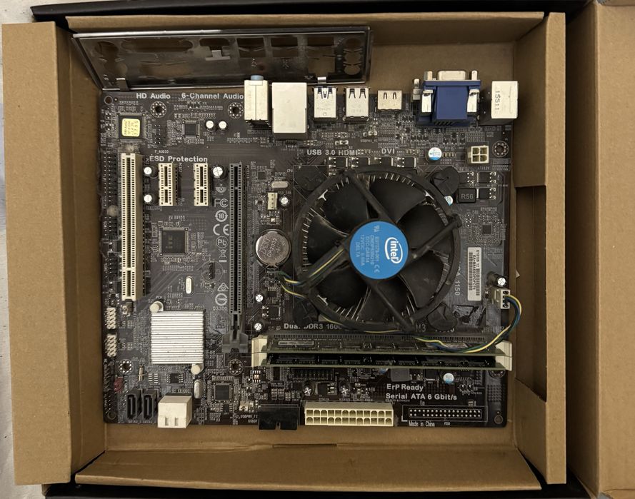 Дънна платка с процесор и рам