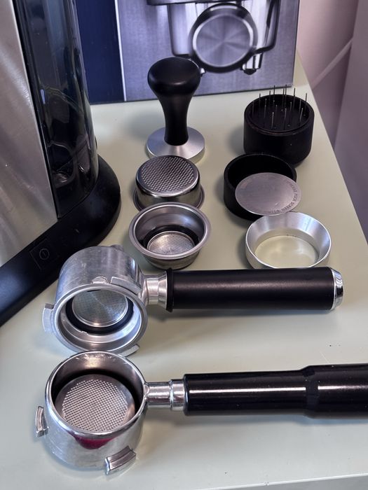 Espresor delonghi dedica ec 685