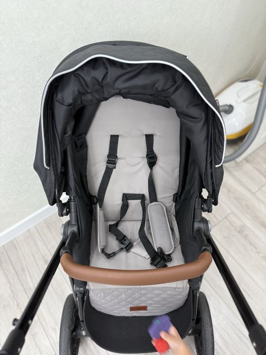 Продам почти новую коляску Tomix