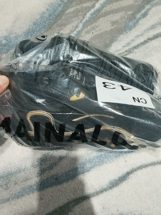 Кроссовки обсолютно новые