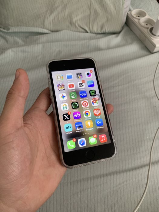 Продам Iphone Se