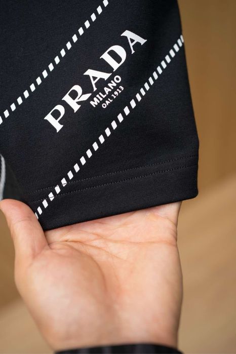 Tricou Prada Negru !