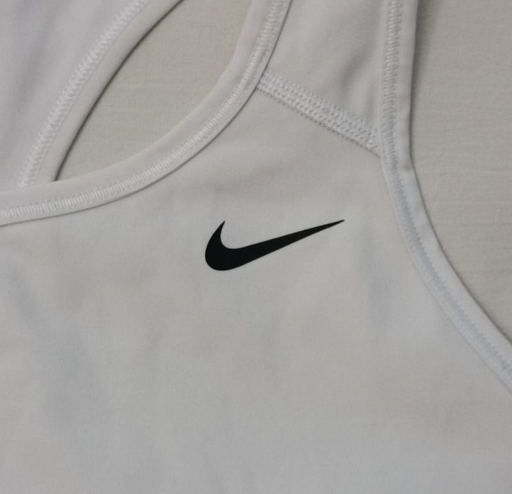 Nike DRI-FIT Bra оригинално бюстие S Найк спорт фитнес тренировки