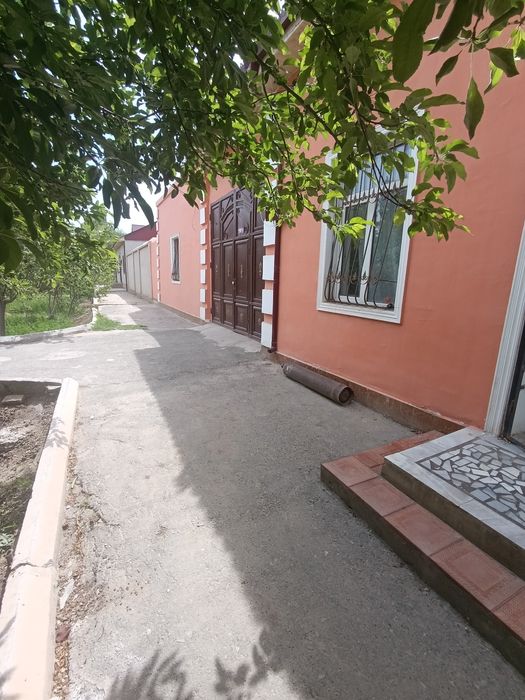 Xonqada Madaniy yer mahallasida 1000 mkv hovli joy sotiladi.