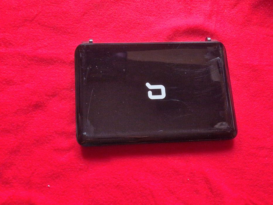Laptop Compaq cu încărcător.  Lipsa HDD
