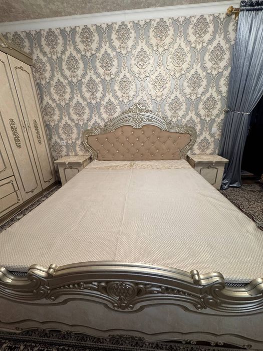 Продаётся спальный гарнитур