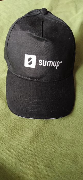 Нова шапка с козирка