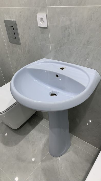 Раковина с ножкой