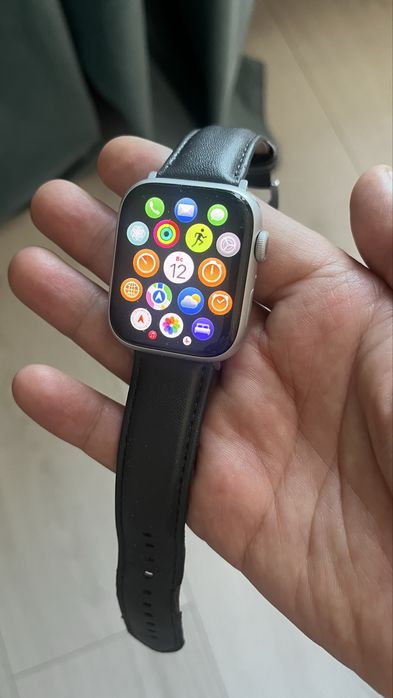 Продам Apple Watch 8, 45mm, silver