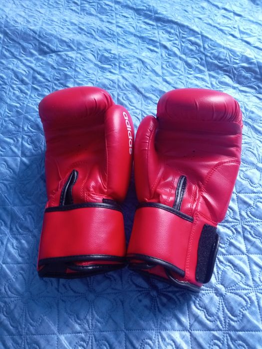 Продам перчатки для бокса