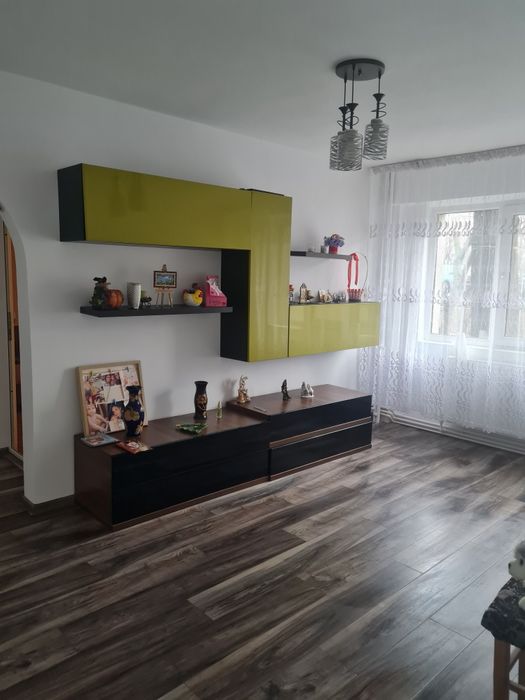 Inchiriez apartament