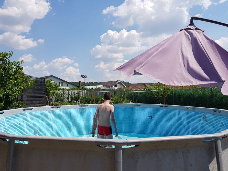 Piscina foarte mare, cu cadru metalic