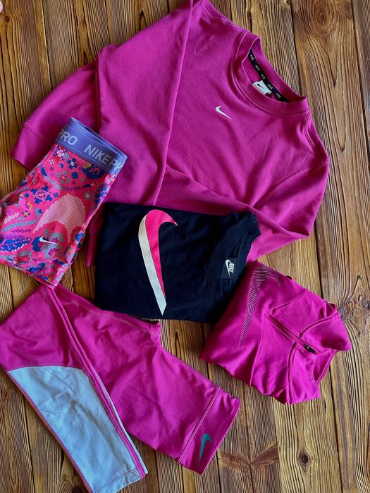 Рокля, клинове, блузи Nike