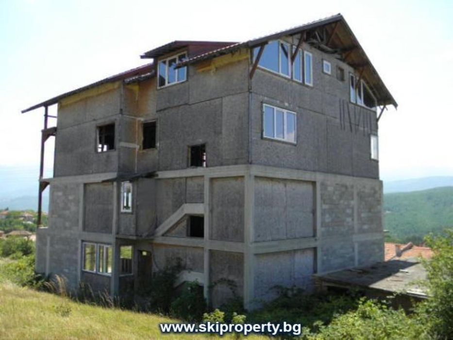 Имот с гледки към планината в Гуцал!