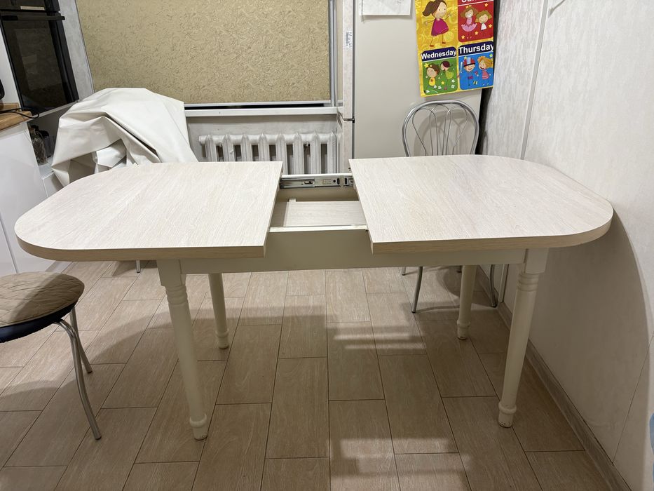 Кухонный стол на кухню