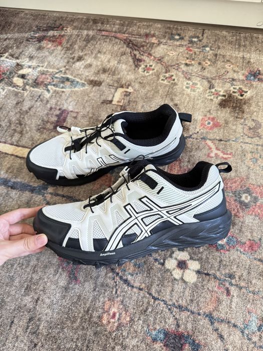 Продам кроссовки ASICS