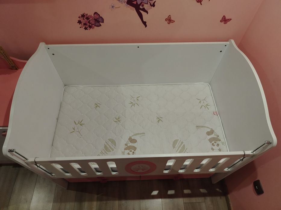 Люлееща се бебешка кошара от МДФ материал