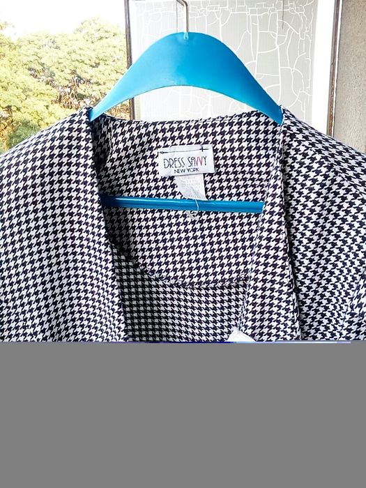 Елегантен дамски костюм размер М ново.