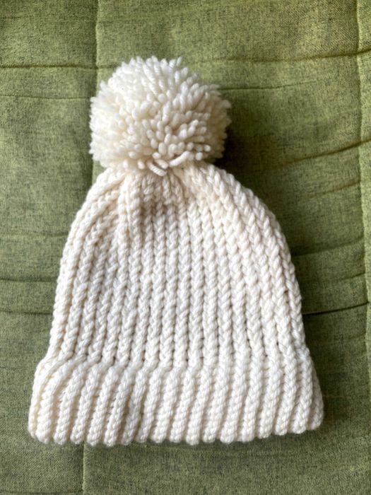 Дамска зимна шапка 100% вълна