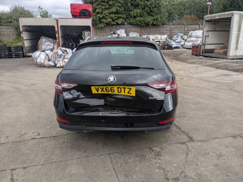 Dezmembrari / Dezmembrez Skoda Superb III Combi (3V5) 2.0 TDI DFCA cutie viteze manuala cod culoare LF9R