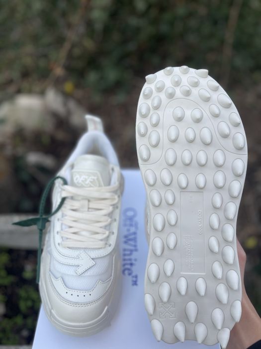 Off white odsy 1000(cream/white)