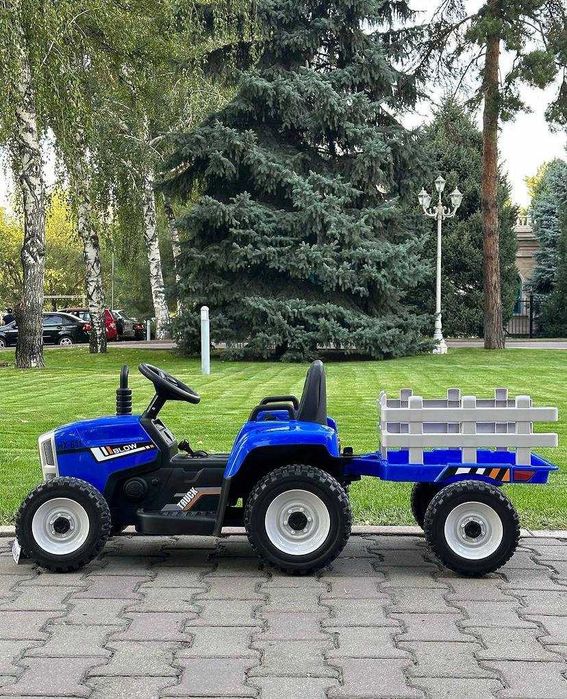 Детский синий трактор