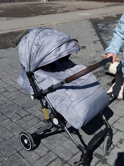 Коляска б/у в хорошем состоянии