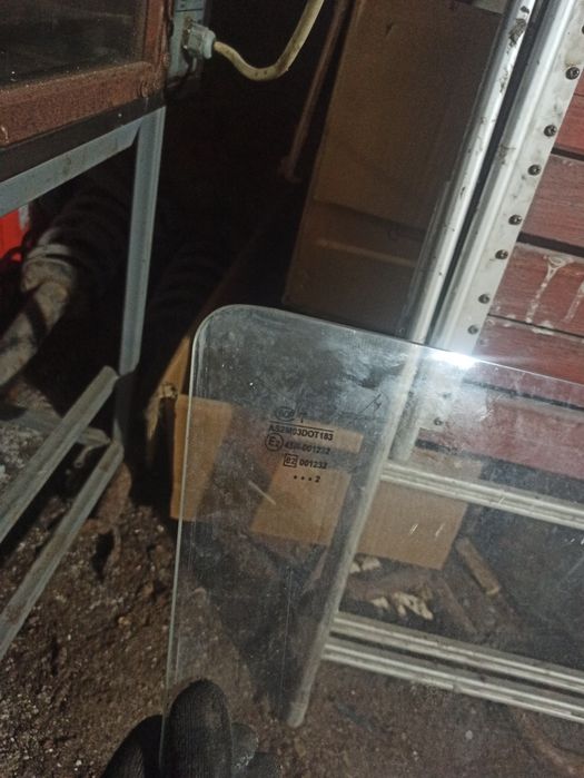 Стекло боковые 2114