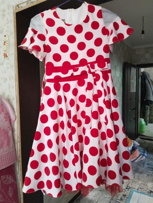 Продам платье для девочки