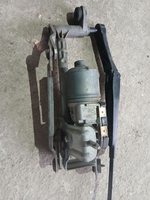 Ansamblu ștergător stanga golf 5 plus 1.9 tdi cod bkc 105 cp