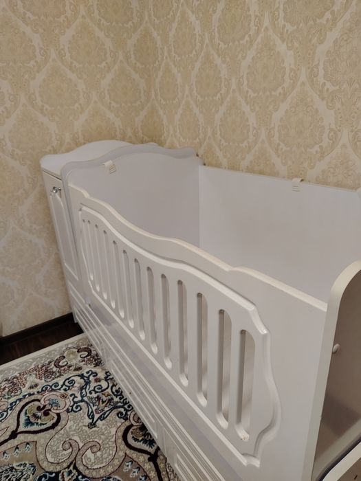 Detskiy krovat sotildi kottasi kichkinasi emas hamma narsasi borr