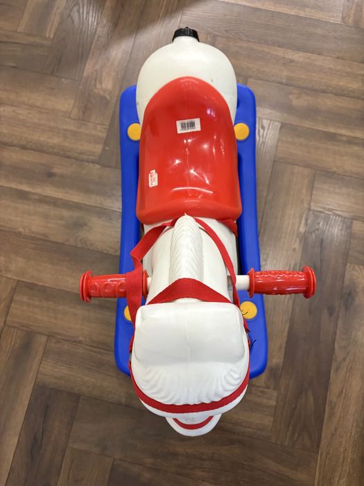 Люлеещо се конче играчка