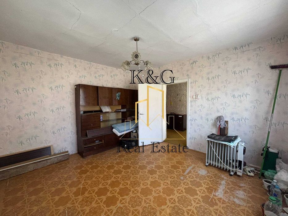 Двуетажна тухлена на гредоред къща в кв " Житница "