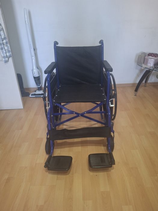 Cărucior cu rotile pentru adulți în stare foarte bună