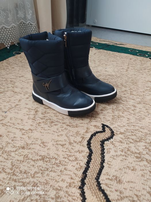 Продам детские сапожки для девочек