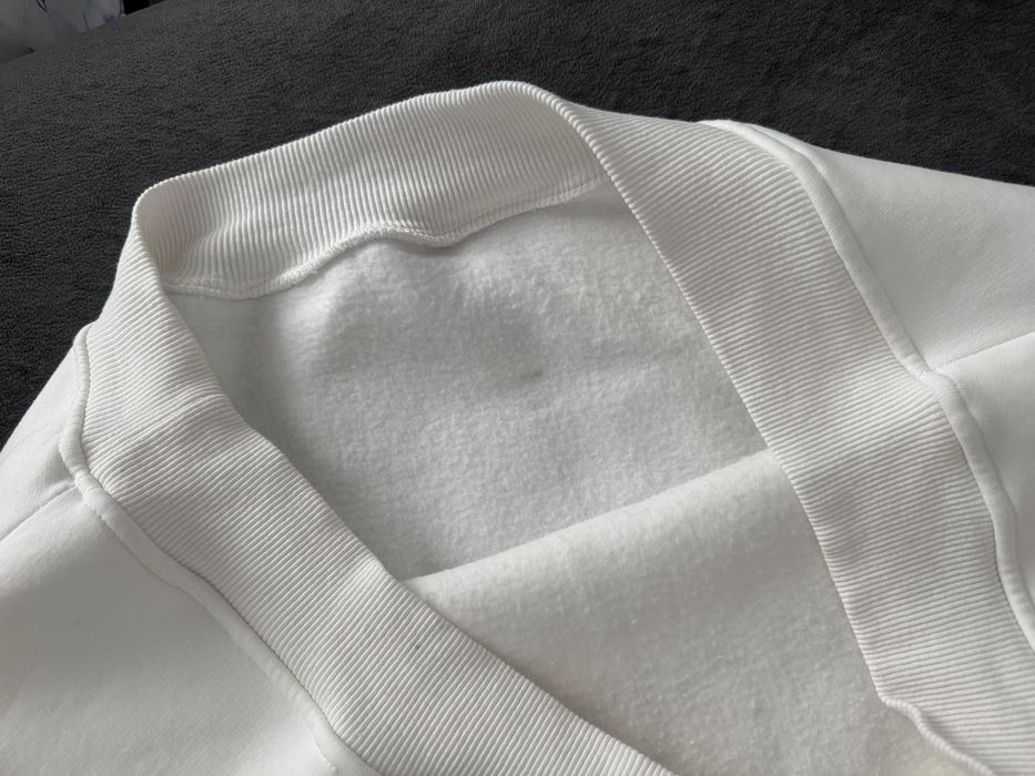 Дамски суичър в бял цвят