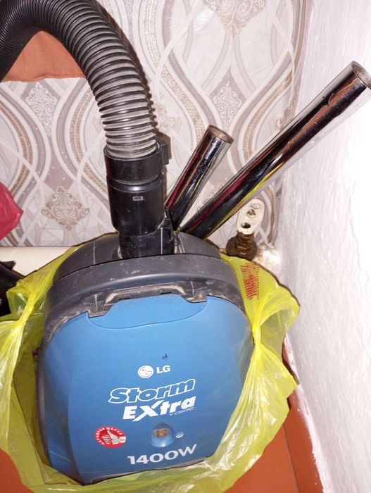 Продам пылесос б/у в хорошем состоянии за 10000 торг