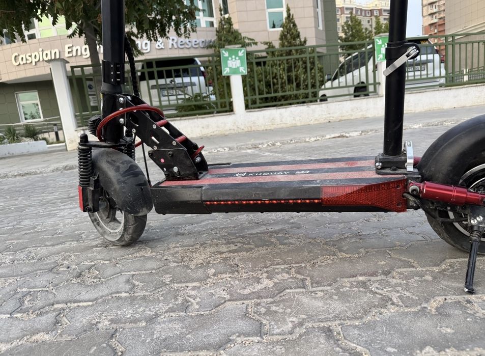Срочно продаю электронный самокат