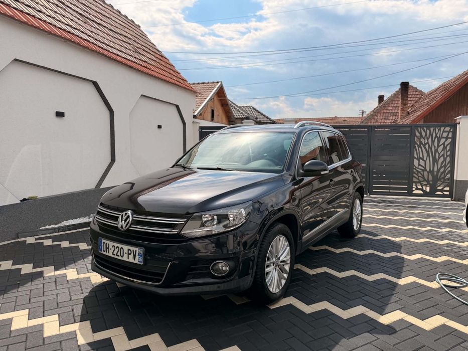 VOLKSWAGEN Tiguan