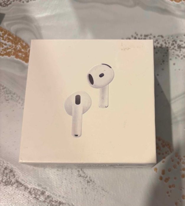 Apple AirPods 4 с активно шумопотискане (ANC)
