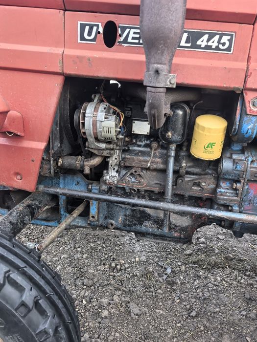 Tractor universal 445