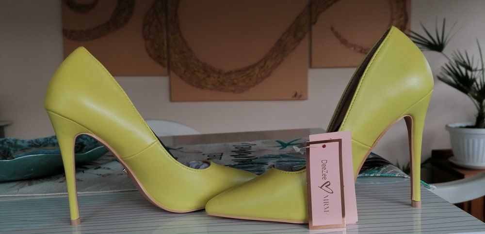 Нови дамски обувки на ток