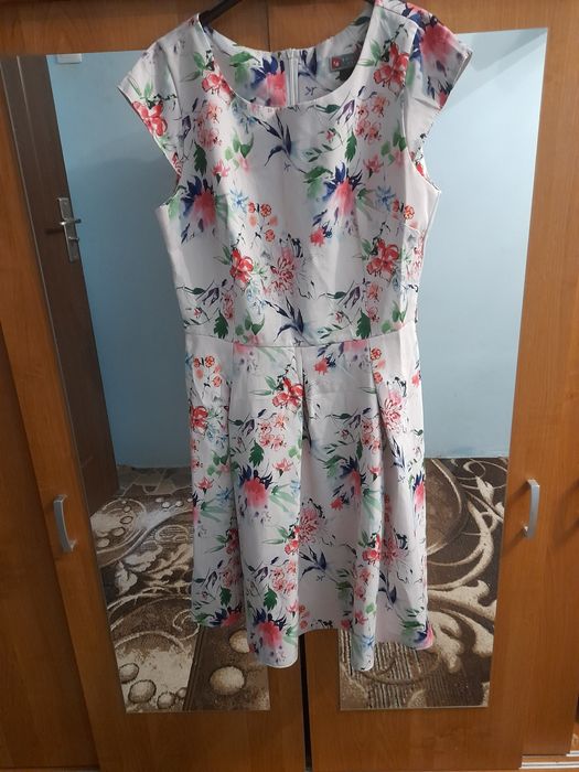 Vand rochii marimea 42