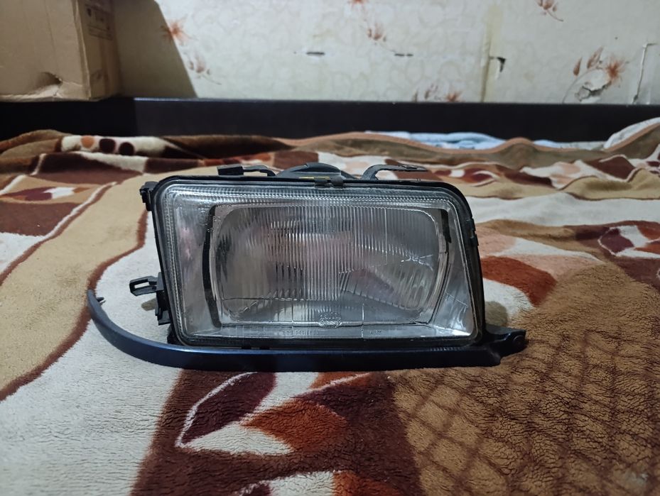 Фара на Ауди 80 б4