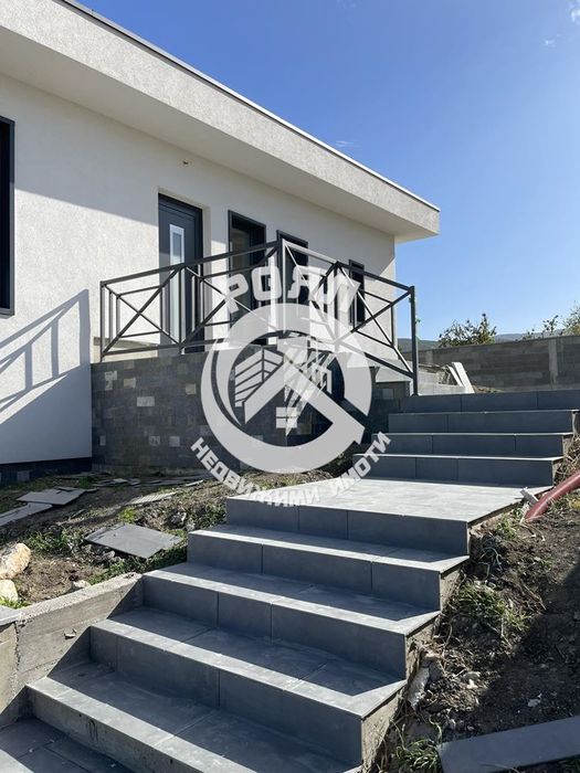 Продава се Къща в с. Белащица, Област Пловдив - 262 кв.м за 1222 €/кв.м - Снимка #1