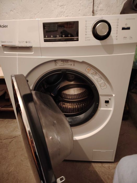 Продавам пералня Haier