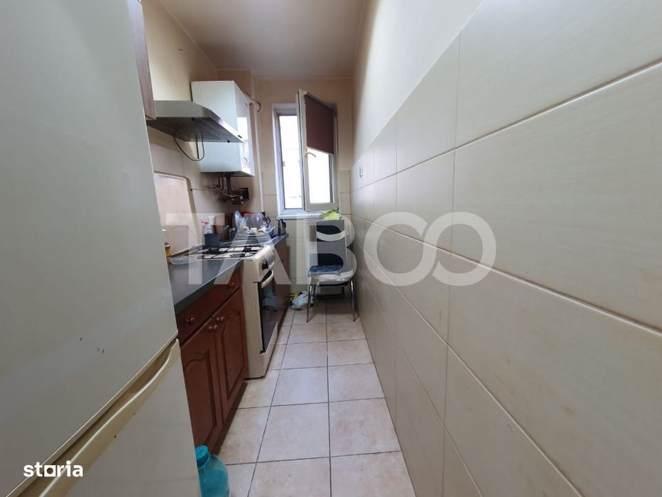 Apartament de vanzare 2 camere semidecomandat zona 13 Decembrie