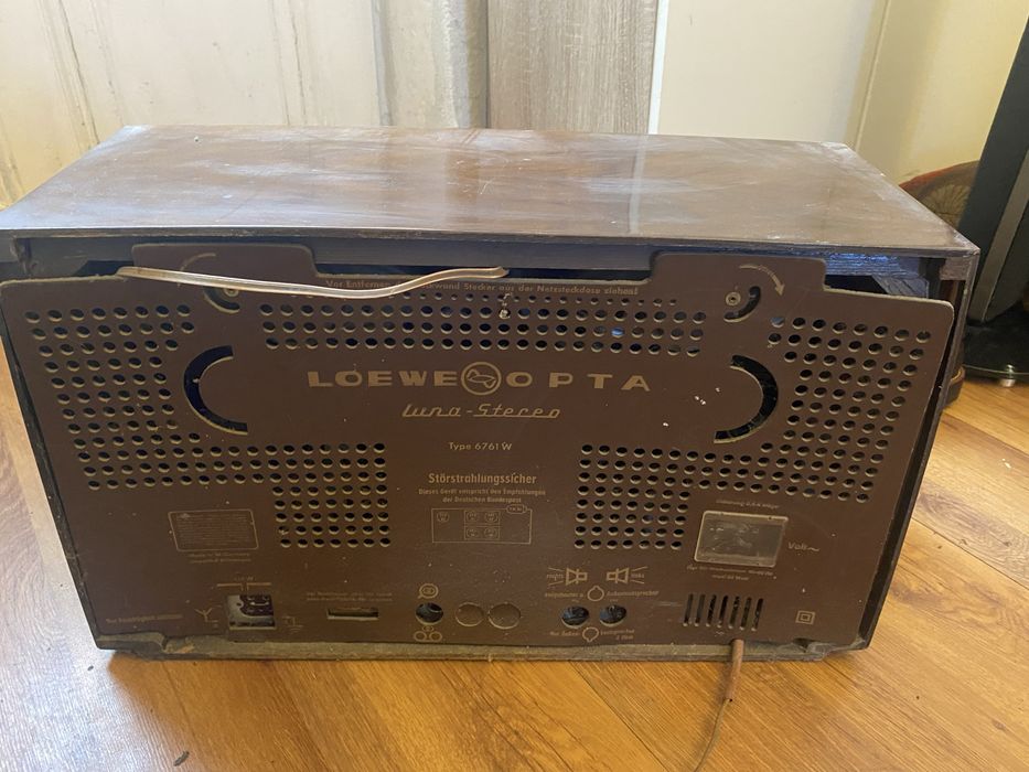 Radio Loewe Opta vechi